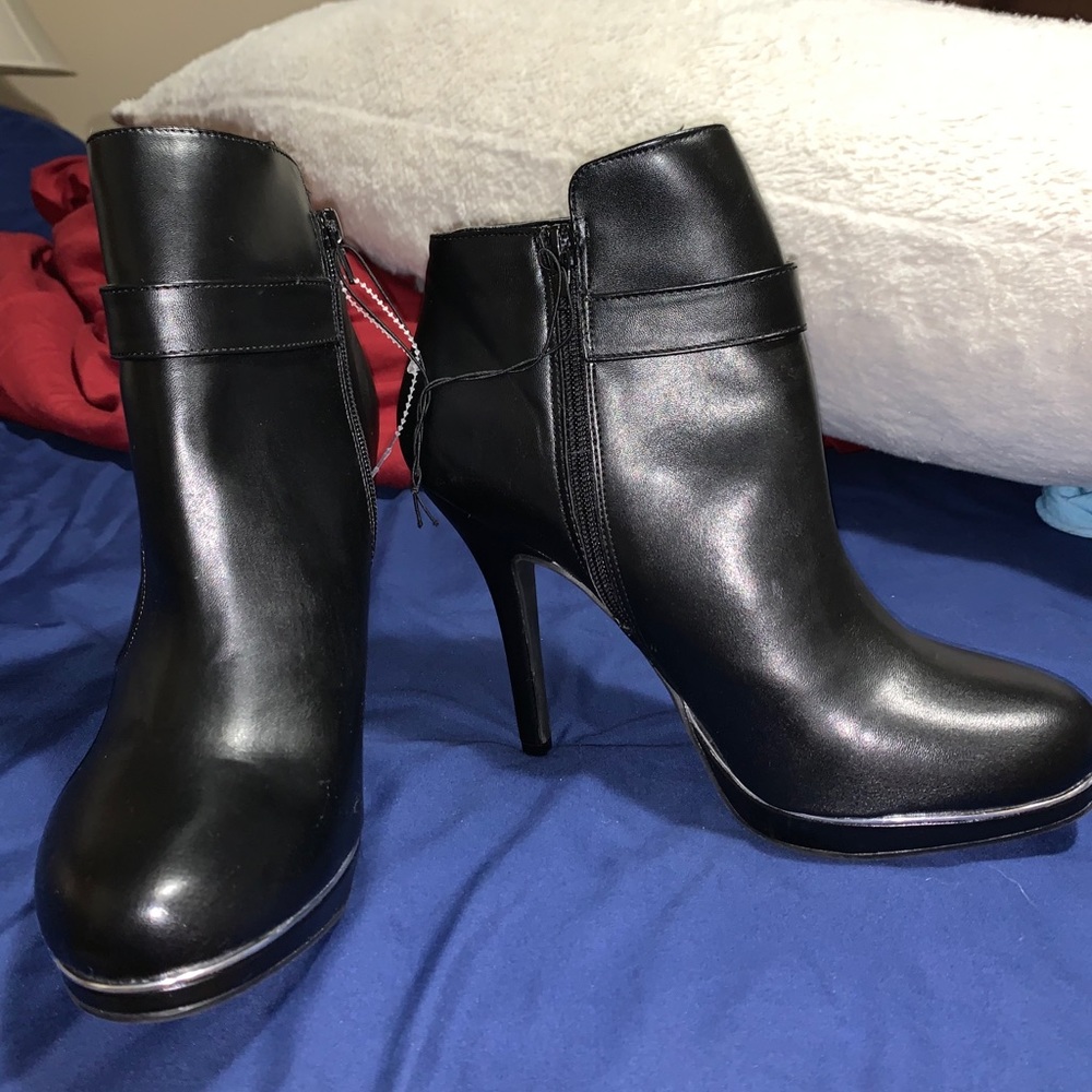 Black High heel boots
